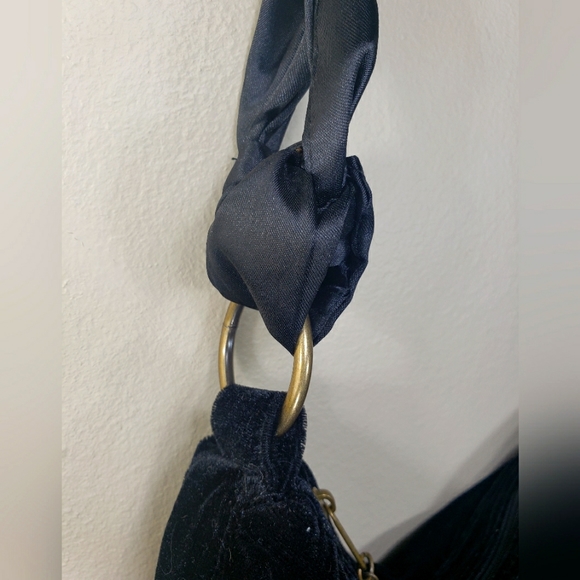 SO Ladies Black Velvet Hand/ Shoulder Purse Embroidered With Roses - Picture 4 of 16